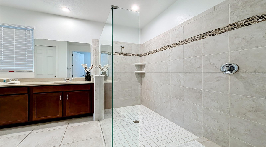 Kissimmee, Florida 34747, 6 Bedroom Bedrooms, ,4 Bathroombathrooms,Residential,For Sale,Amelia Downs,0,Mfro6443229