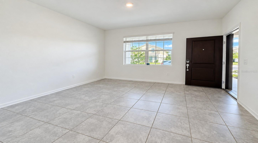Studio Living/Dining