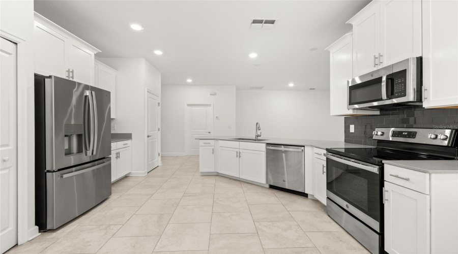 Davenport, Florida 33837, 4 Bedroom Bedrooms, ,3 Bathroombathrooms,Residential,For Sale,Preston,0,Mfrs5157486