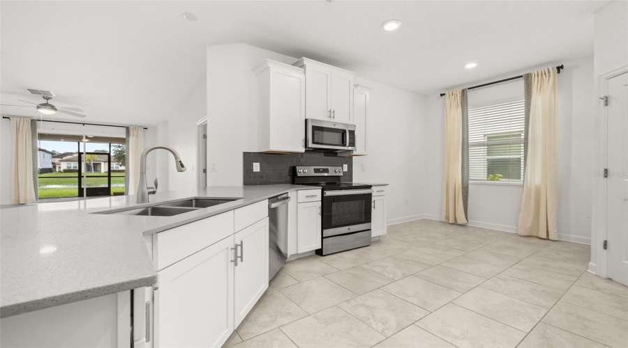 Davenport, Florida 33837, 4 Bedroom Bedrooms, ,3 Bathroombathrooms,Residential,For Sale,Preston,0,Mfrs5157486