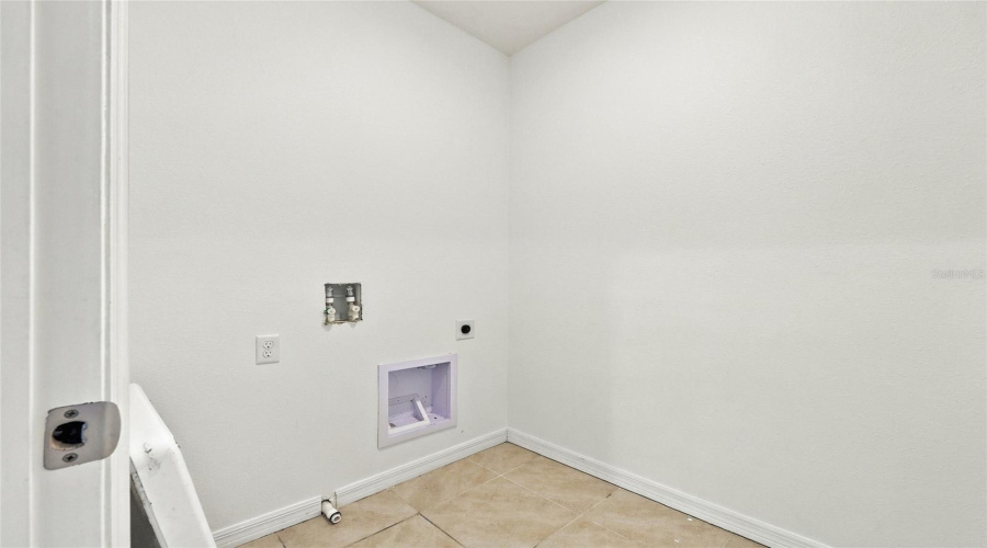 Davenport, Florida 33837, 5 Bedroom Bedrooms, ,3 Bathroombathrooms,Residential,For Sale,Buckeye,0,Mfro6443364