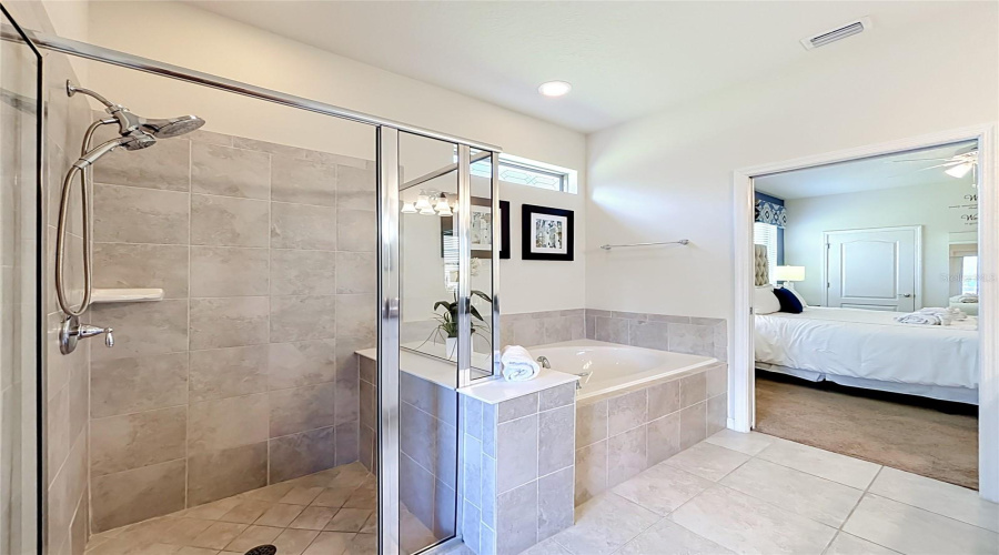 Kissimmee, Florida 34747, 8 Bedroom Bedrooms, ,6 Bathroombathrooms,Residential,For Sale,Qin,0,Mfro6443266