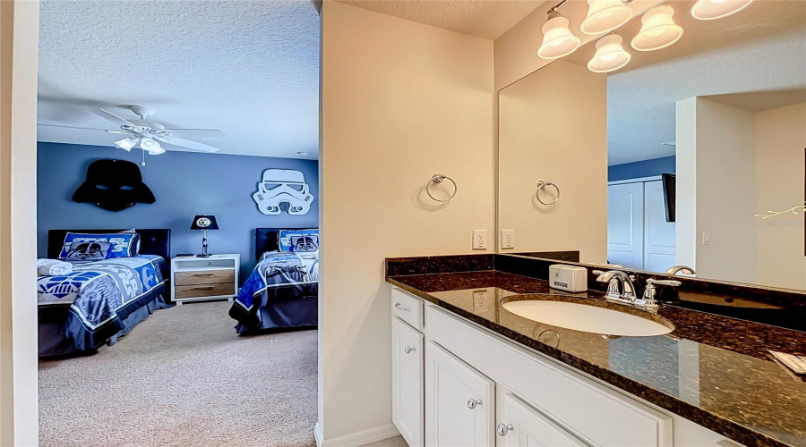Kissimmee, Florida 34747, 8 Bedroom Bedrooms, ,6 Bathroombathrooms,Residential,For Sale,Qin,0,Mfro6443266