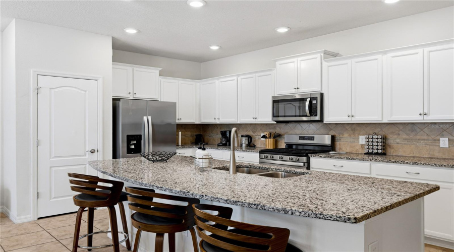 Davenport, Florida 33837, 5 Bedroom Bedrooms, ,4 Bathroombathrooms,Residential,For Sale,Terrasonesta,0,Mfro6443252