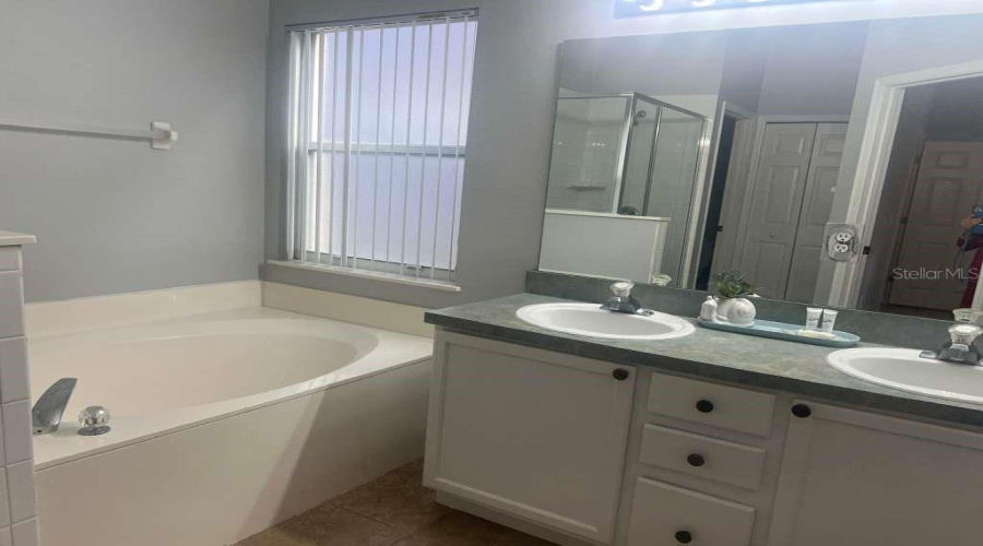 Davenport, Florida 33897, 5 Bedroom Bedrooms, ,4 Bathroombathrooms,Residential,For Sale,Castlemain,0,Mfro6389124