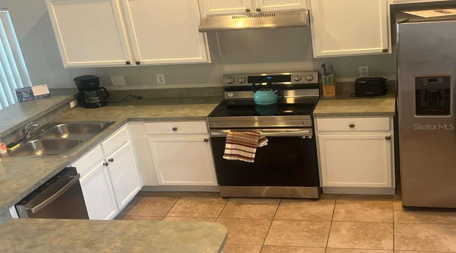 Davenport, Florida 33897, 5 Bedroom Bedrooms, ,4 Bathroombathrooms,Residential,For Sale,Castlemain,0,Mfro6389124