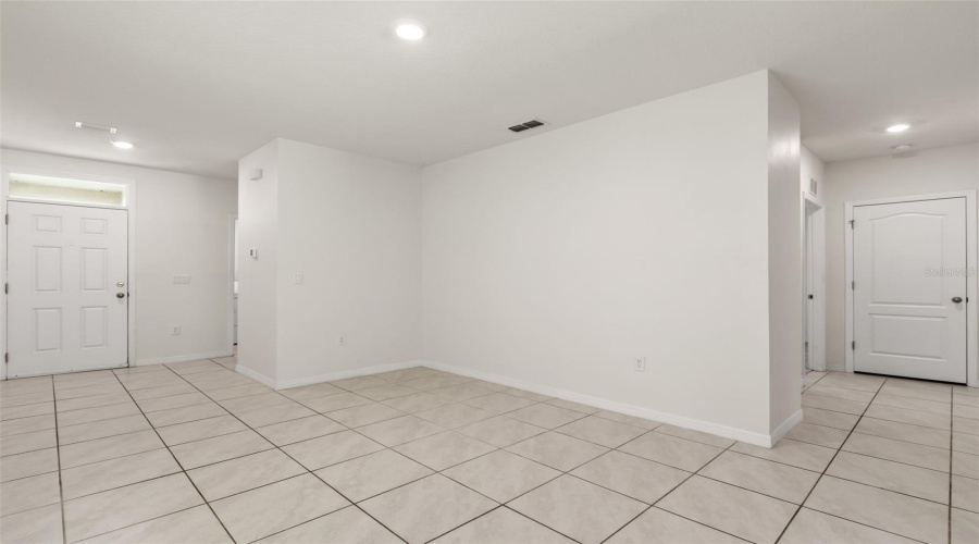 Davenport, Florida 33837, 3 Bedroom Bedrooms, ,2 Bathroombathrooms,Residential,For Sale,Gina,0,Mfrs5153928