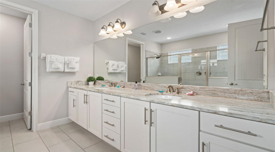 Kissimmee, Florida 34747, 5 Bedroom Bedrooms, ,5 Bathroombathrooms,Residential,For Sale,Auburn,0,Mfrr4912006