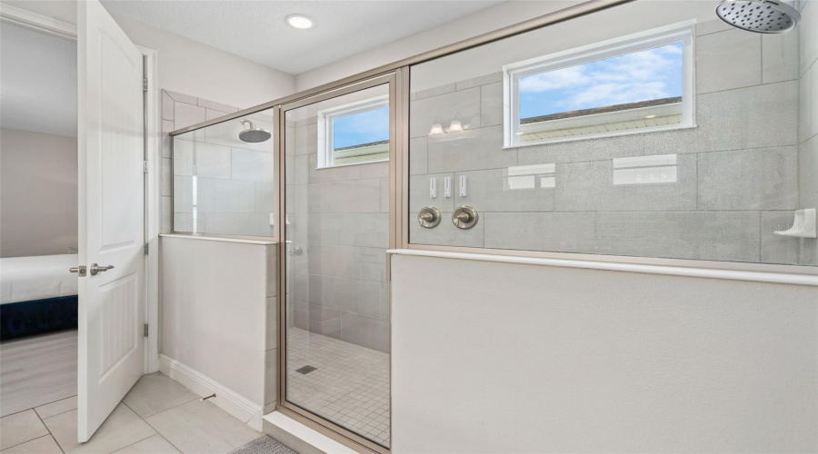 Kissimmee, Florida 34747, 5 Bedroom Bedrooms, ,5 Bathroombathrooms,Residential,For Sale,Auburn,0,Mfrr4912006