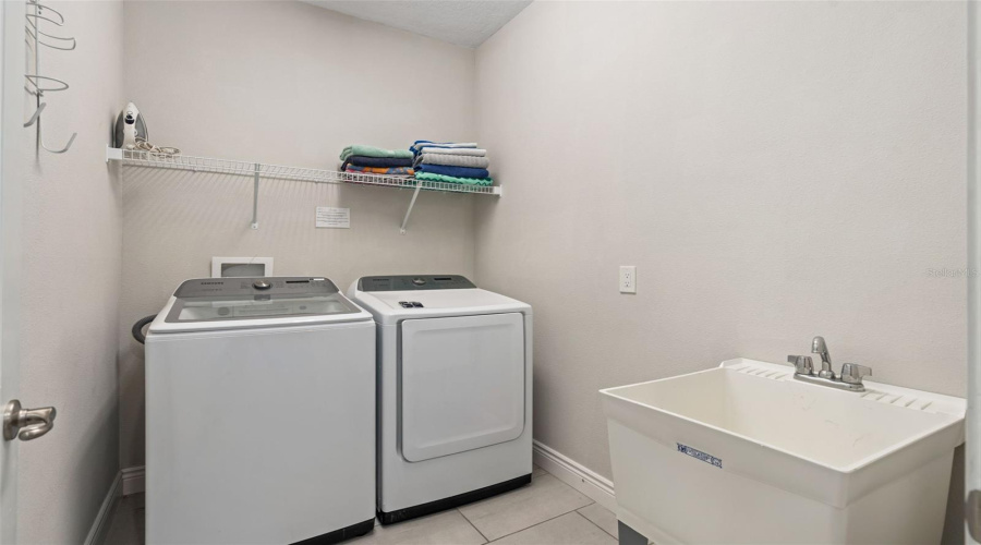 Kissimmee, Florida 34747, 5 Bedroom Bedrooms, ,5 Bathroombathrooms,Residential,For Sale,Auburn,0,Mfrr4912006