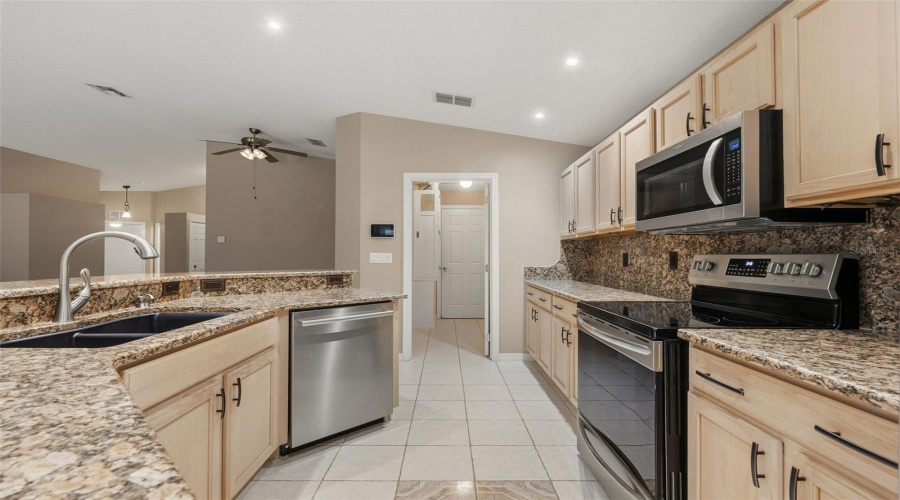 Davenport, Florida 33837, 3 Bedroom Bedrooms, ,2 Bathroombathrooms,Residential,For Sale,China Berry,0,Mfrs5158157
