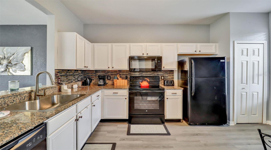 Davenport, Florida 33897, 3 Bedroom Bedrooms, ,2 Bathroombathrooms,Residential,For Sale,Calabria,0,Mfro6444412