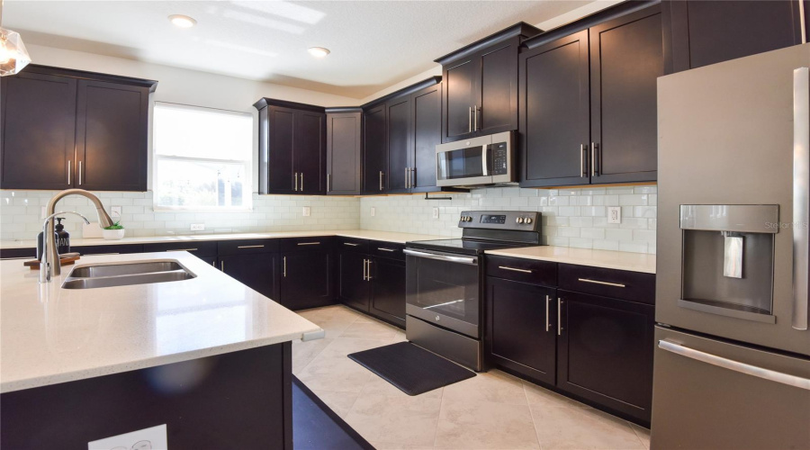 Davenport, Florida 33896, 4 Bedroom Bedrooms, ,2 Bathroombathrooms,Residential,For Sale,Leader Board,0,Mfro6441012