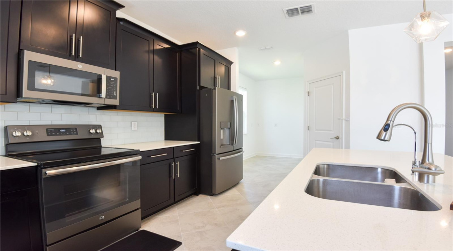 Davenport, Florida 33896, 4 Bedroom Bedrooms, ,2 Bathroombathrooms,Residential,For Sale,Leader Board,0,Mfro6441012