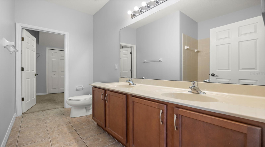 Orlando, Florida 32836, 4 Bedroom Bedrooms, ,2 Bathroombathrooms,Residential,For Sale,Fitzgerald Butler,0,Mfro6435337