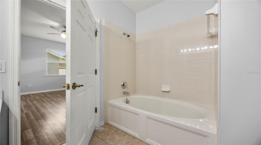 Orlando, Florida 32836, 4 Bedroom Bedrooms, ,2 Bathroombathrooms,Residential,For Sale,Fitzgerald Butler,0,Mfro6435337