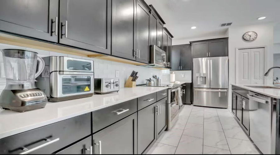 Davenport, Florida 33896, 5 Bedroom Bedrooms, ,5 Bathroombathrooms,Residential,For Sale,Leader,0,Mfrs5158153