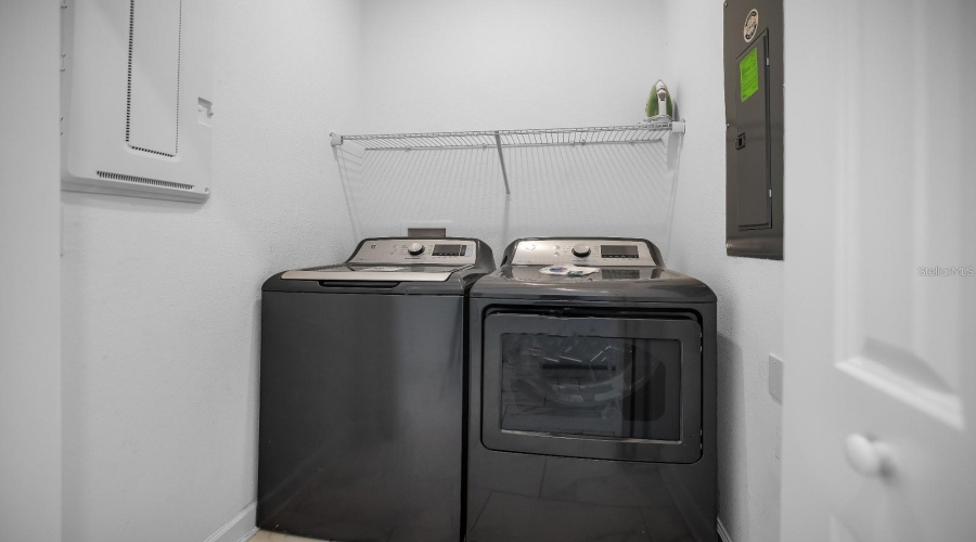 Davenport, Florida 33896, 5 Bedroom Bedrooms, ,4 Bathroombathrooms,Residential,For Sale,Splash Shot,0,Mfrs5158203