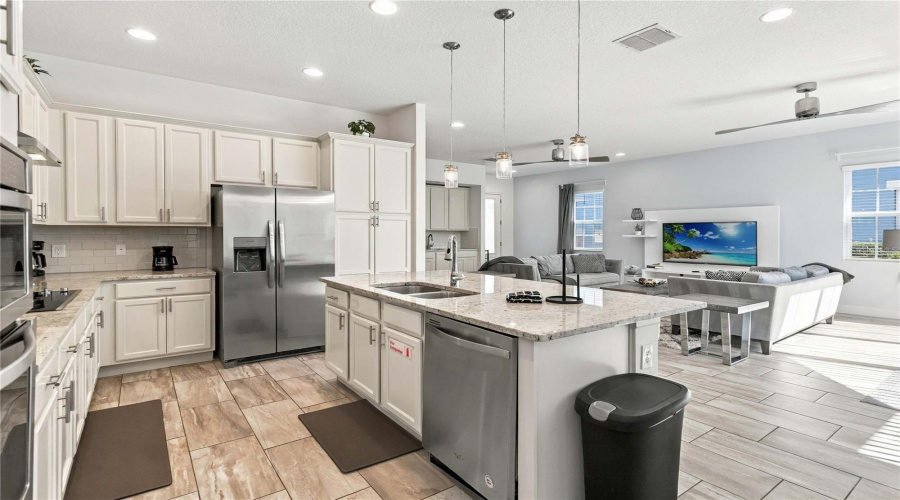 Kissimmee, Florida 34747, 5 Bedroom Bedrooms, ,5 Bathroombathrooms,Residential,For Sale,Fairview Cir,0,Mfro6443633