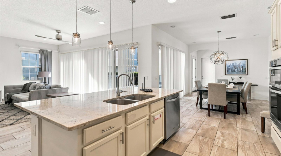 Kissimmee, Florida 34747, 5 Bedroom Bedrooms, ,5 Bathroombathrooms,Residential,For Sale,Fairview Cir,0,Mfro6443633
