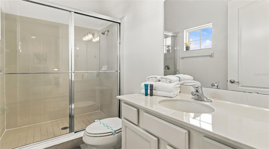 Kissimmee, Florida 34747, 5 Bedroom Bedrooms, ,5 Bathroombathrooms,Residential,For Sale,Fairview Cir,0,Mfro6443633