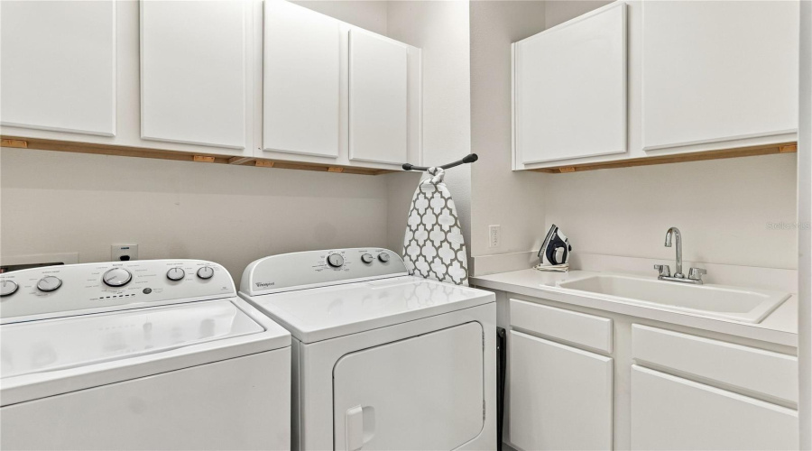 Kissimmee, Florida 34747, 5 Bedroom Bedrooms, ,5 Bathroombathrooms,Residential,For Sale,Fairview Cir,0,Mfro6443633