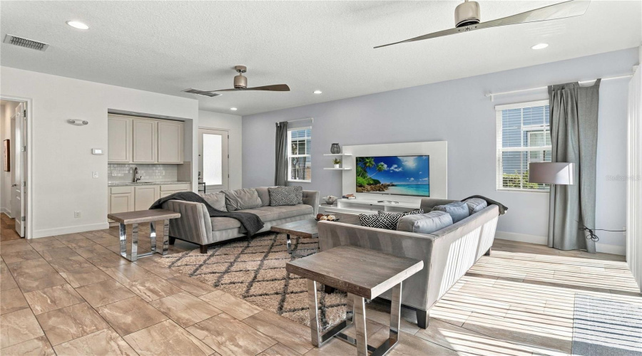 Kissimmee, Florida 34747, 5 Bedroom Bedrooms, ,5 Bathroombathrooms,Residential,For Sale,Fairview Cir,0,Mfro6443633