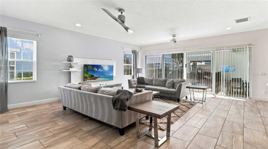 Kissimmee, Florida 34747, 5 Bedroom Bedrooms, ,5 Bathroombathrooms,Residential,For Sale,Fairview Cir,0,Mfro6443633