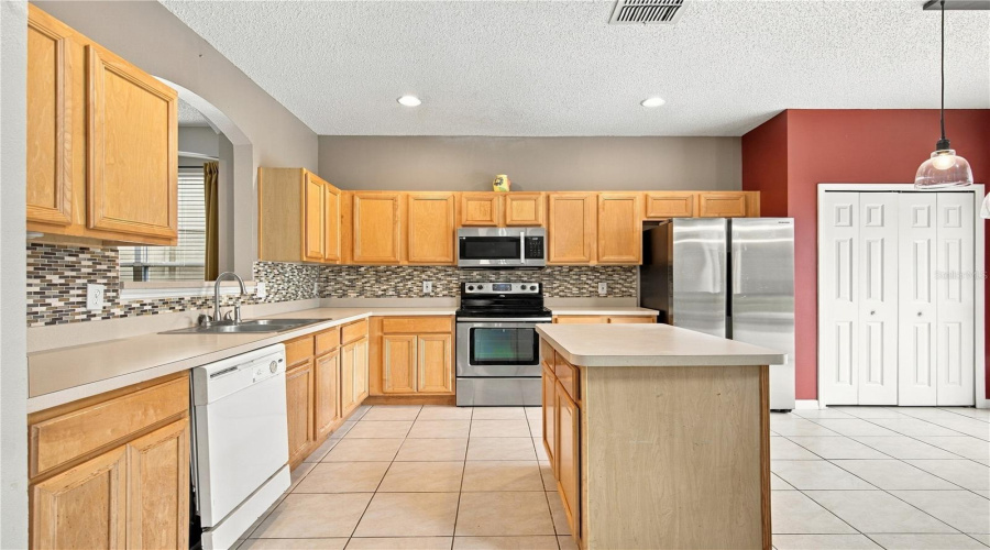 Kissimmee, Florida 34747, 7 Bedroom Bedrooms, ,4 Bathroombathrooms,Residential,For Sale,Palm Harbour,0,Mfrtb8550989