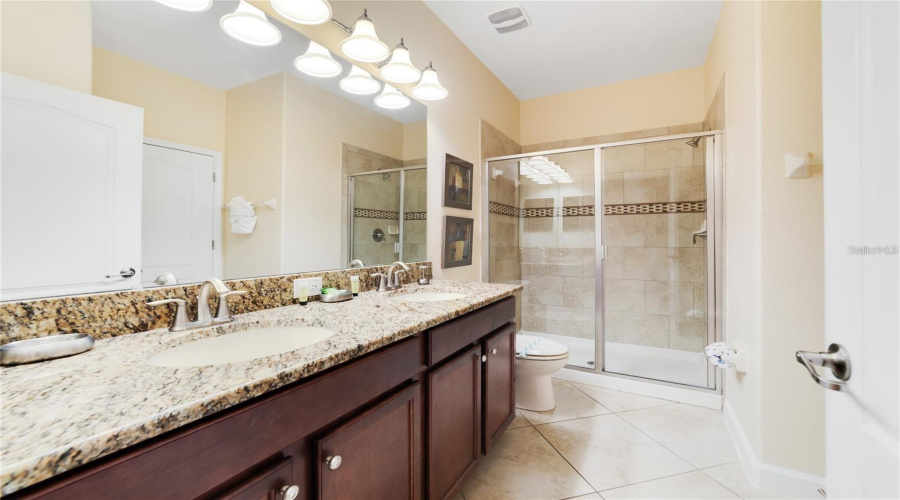 Davenport, Florida 33896, 9 Bedroom Bedrooms, ,5 Bathroombathrooms,Residential,For Sale,Rolling Fairway,0,Mfrs5158227