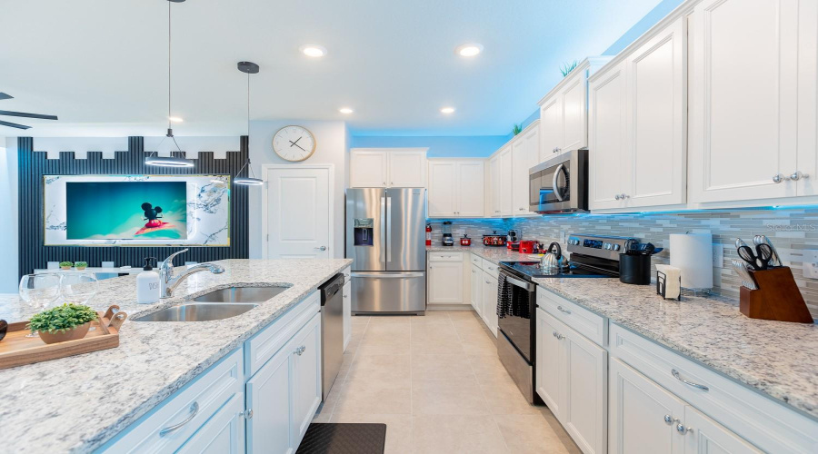 Davenport, Florida 33897, 5 Bedroom Bedrooms, ,4 Bathroombathrooms,Residential,For Sale,Lana,0,Mfro6442938