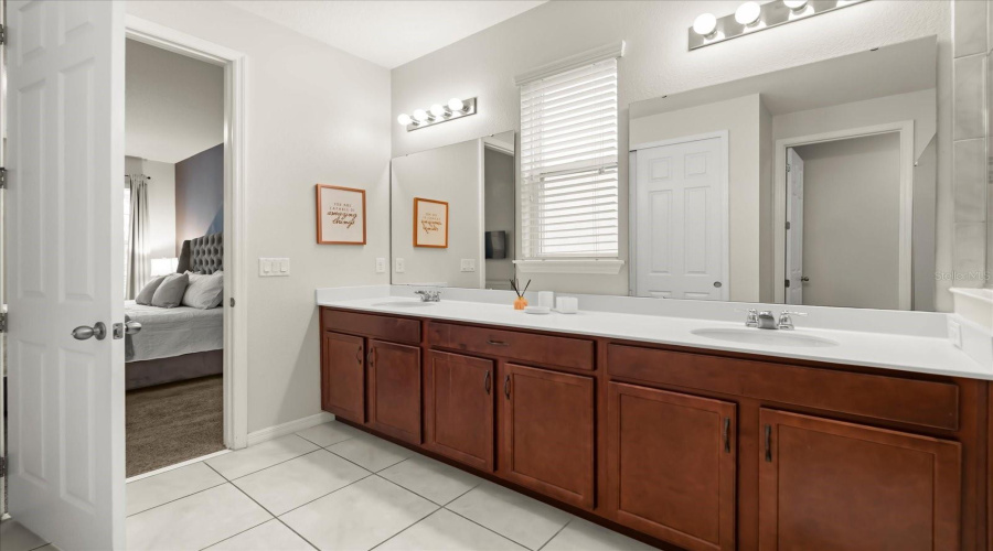 Kissimmee, Florida 34747, 6 Bedroom Bedrooms, ,4 Bathroombathrooms,Residential,For Sale,Nassau Point,0,Mfro6444250