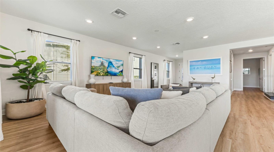 Kissimmee, Florida 34747, 5 Bedroom Bedrooms, ,4 Bathroombathrooms,Residential,For Sale,Southfield,0,Mfro6443787