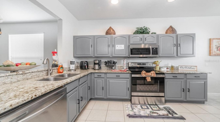 Kissimmee, Florida 34747, 5 Bedroom Bedrooms, ,5 Bathroombathrooms,Residential,For Sale,Teascone,0,Mfro6443467
