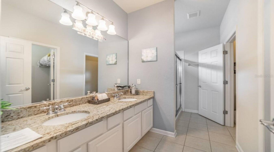 Kissimmee, Florida 34747, 5 Bedroom Bedrooms, ,5 Bathroombathrooms,Residential,For Sale,Teascone,0,Mfro6443467