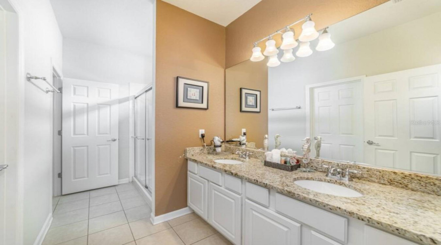 Kissimmee, Florida 34747, 5 Bedroom Bedrooms, ,5 Bathroombathrooms,Residential,For Sale,Teascone,0,Mfro6443467
