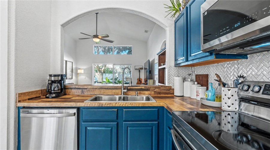 Davenport, Florida 33837, 3 Bedroom Bedrooms, ,2 Bathroombathrooms,Residential,For Sale,Windsor Estates Drive,0,Mfrl4965295