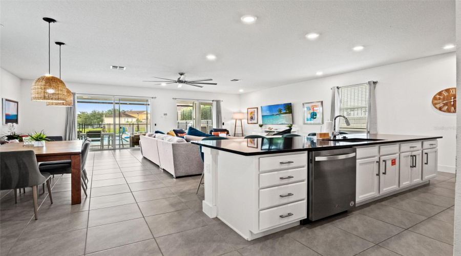 Kissimmee, Florida 34747, 4 Bedroom Bedrooms, ,3 Bathroombathrooms,Residential,For Sale,Titian,0,Mfro6444832