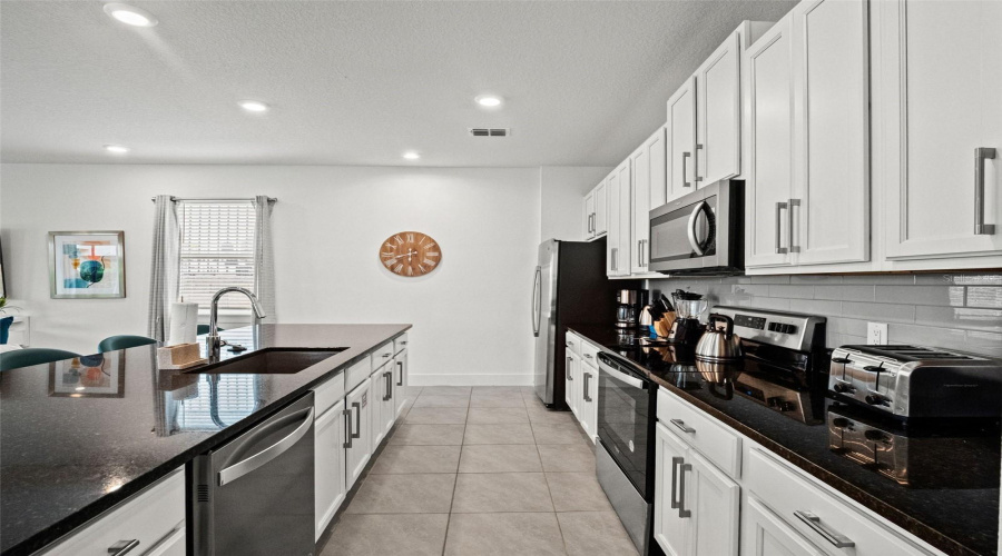 Kissimmee, Florida 34747, 4 Bedroom Bedrooms, ,3 Bathroombathrooms,Residential,For Sale,Titian,0,Mfro6444832
