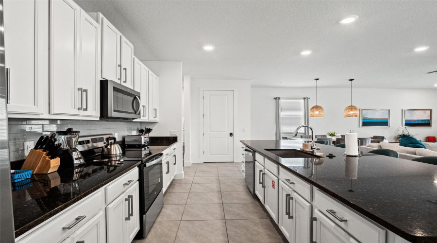 Kissimmee, Florida 34747, 4 Bedroom Bedrooms, ,3 Bathroombathrooms,Residential,For Sale,Titian,0,Mfro6444832