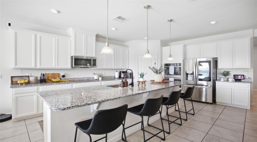 Davenport, Florida 33896, 4 Bedroom Bedrooms, ,3 Bathroombathrooms,Residential,For Sale,Siesta Vista,0,Mfrtb8552145