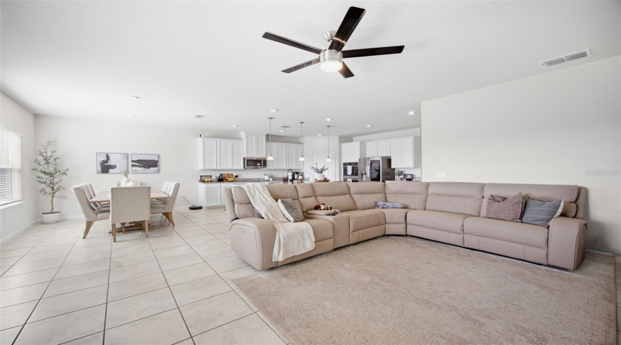 Davenport, Florida 33896, 4 Bedroom Bedrooms, ,3 Bathroombathrooms,Residential,For Sale,Siesta Vista,0,Mfrtb8552145