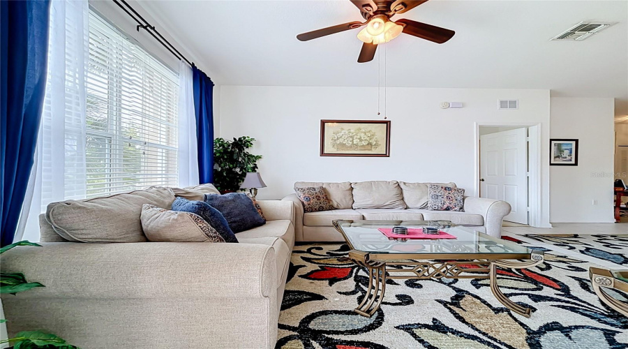 Kissimmee, Florida 34747, 3 Bedroom Bedrooms, ,2 Bathroombathrooms,Residential,For Sale,Comrow,0,Mfro6444984
