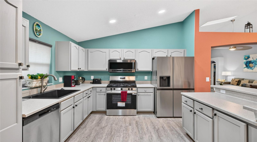 Kissimmee, Florida 34747, 5 Bedroom Bedrooms, ,4 Bathroombathrooms,Residential,For Sale,Oneida,0,Mfro6443443