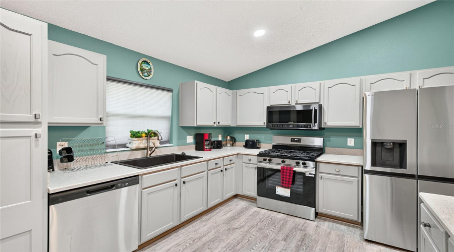Kissimmee, Florida 34747, 5 Bedroom Bedrooms, ,4 Bathroombathrooms,Residential,For Sale,Oneida,0,Mfro6443443