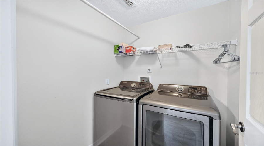 Kissimmee, Florida 34747, 5 Bedroom Bedrooms, ,4 Bathroombathrooms,Residential,For Sale,Oneida,0,Mfro6443443