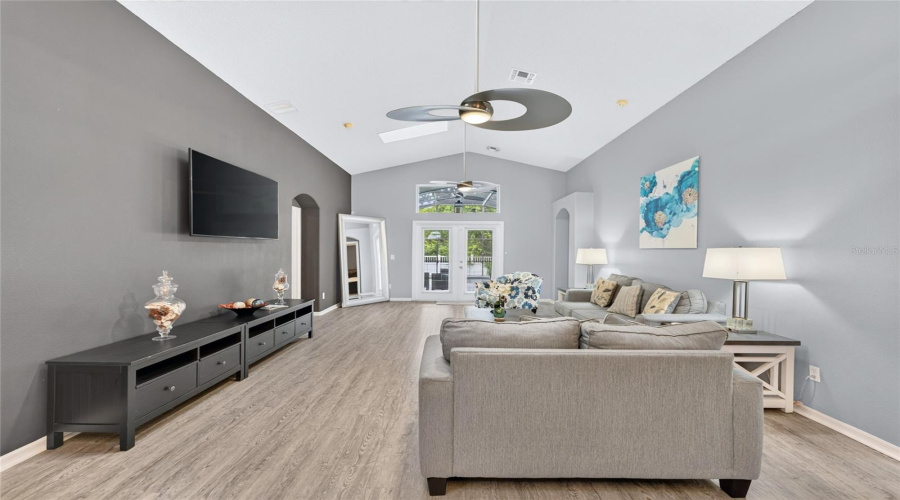 Kissimmee, Florida 34747, 5 Bedroom Bedrooms, ,4 Bathroombathrooms,Residential,For Sale,Oneida,0,Mfro6443443