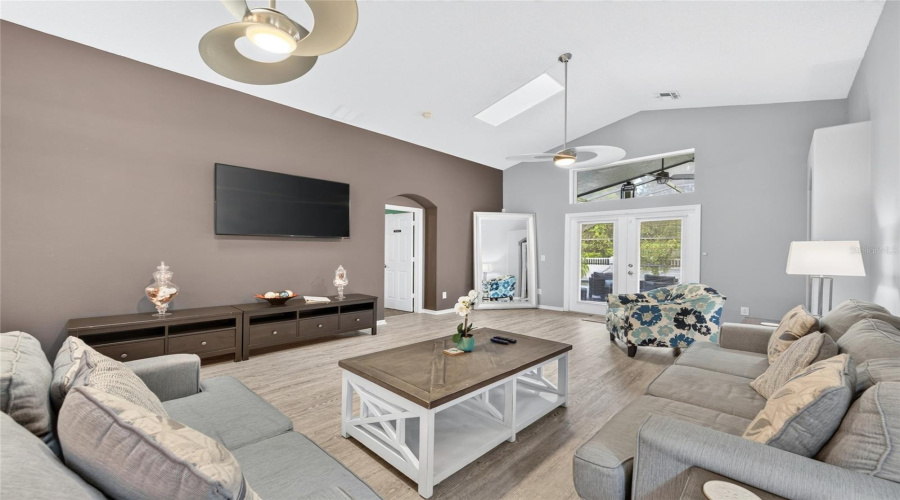 Kissimmee, Florida 34747, 5 Bedroom Bedrooms, ,4 Bathroombathrooms,Residential,For Sale,Oneida,0,Mfro6443443