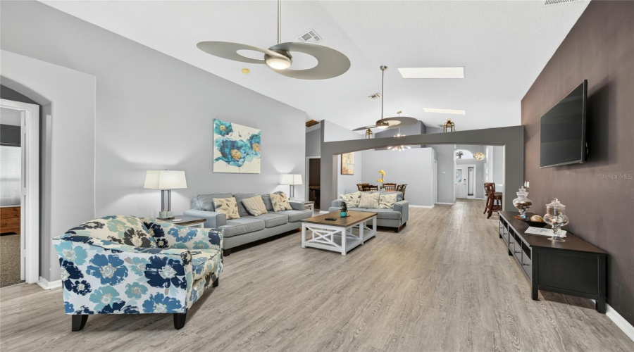 Kissimmee, Florida 34747, 5 Bedroom Bedrooms, ,4 Bathroombathrooms,Residential,For Sale,Oneida,0,Mfro6443443