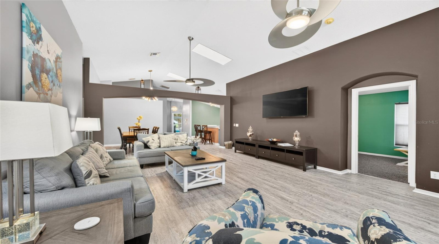 Kissimmee, Florida 34747, 5 Bedroom Bedrooms, ,4 Bathroombathrooms,Residential,For Sale,Oneida,0,Mfro6443443
